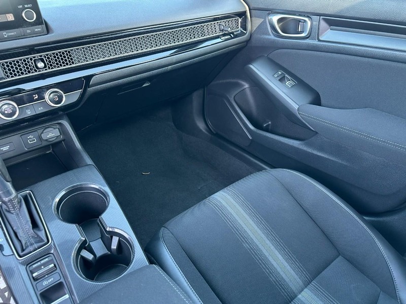 Honda Civic Hatchback Vehicle Full-screen Gallery Image 14