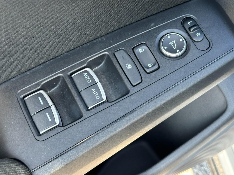 Honda Civic Hatchback Vehicle Full-screen Gallery Image 15