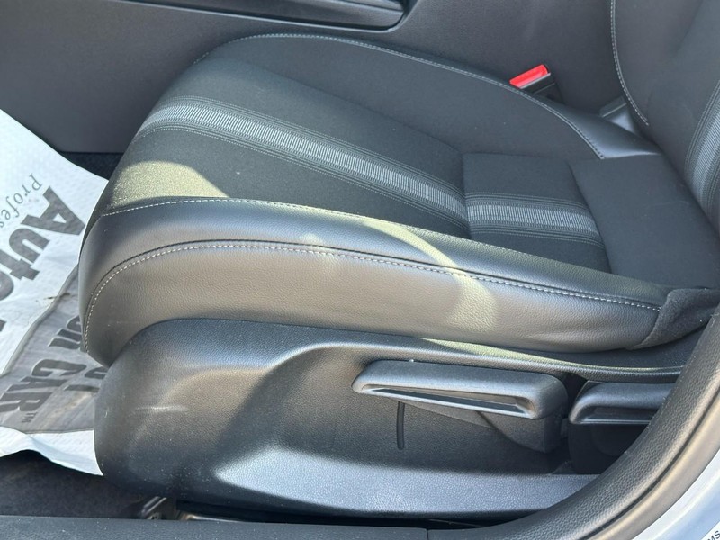 Honda Civic Hatchback Vehicle Full-screen Gallery Image 16