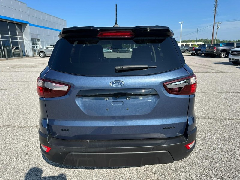 Ford EcoSport Vehicle Full-screen Gallery Image 4