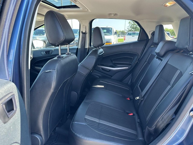 Ford EcoSport Vehicle Full-screen Gallery Image 10