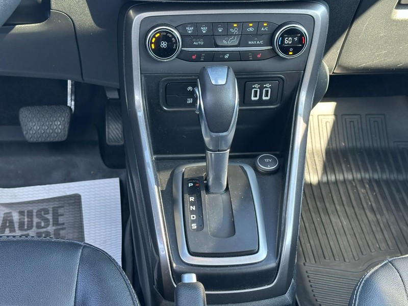 Ford EcoSport Vehicle Full-screen Gallery Image 15