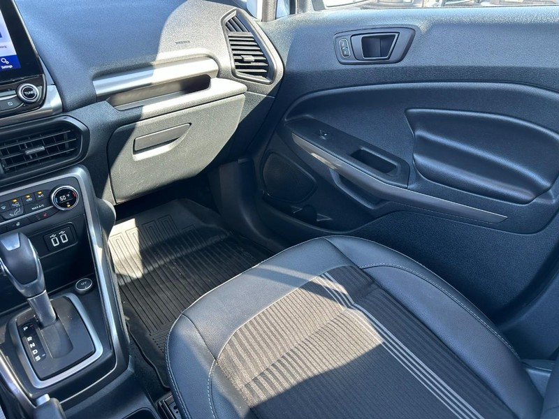 Ford EcoSport Vehicle Full-screen Gallery Image 16