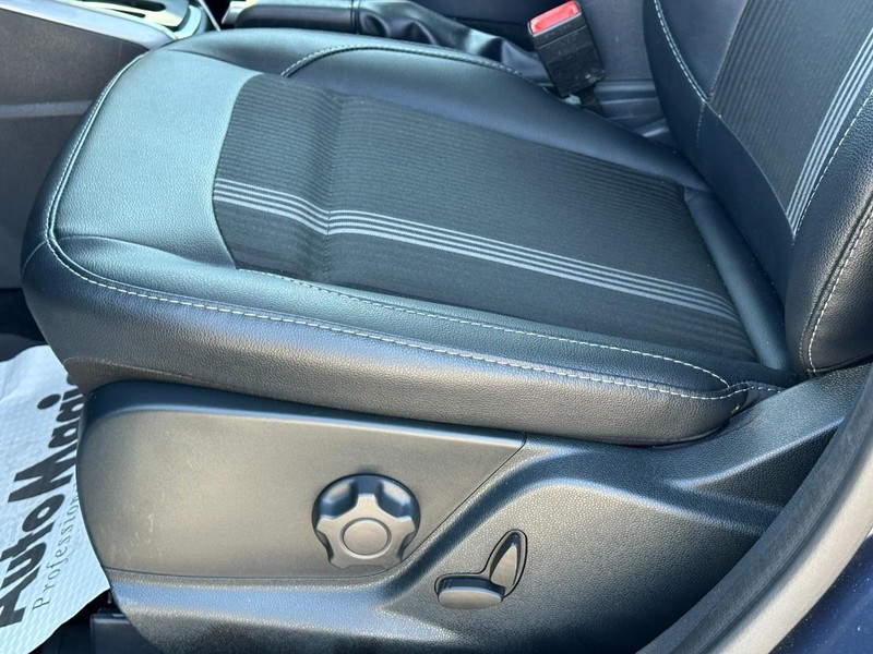 Ford EcoSport Vehicle Full-screen Gallery Image 18