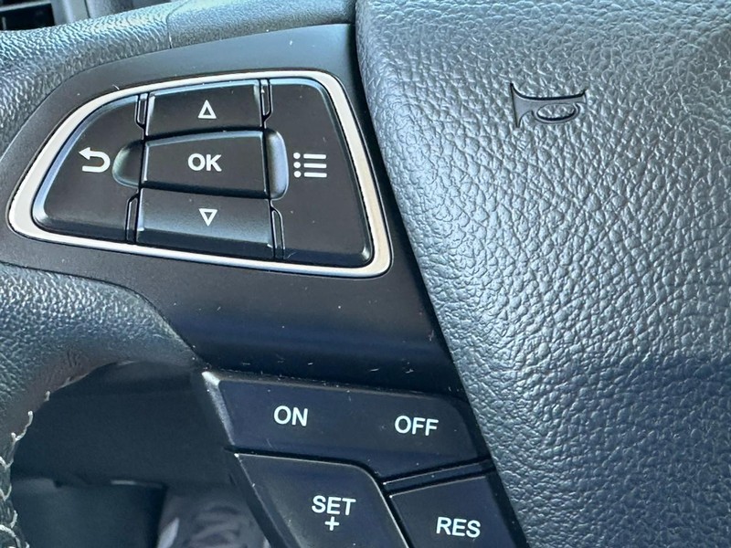 Ford EcoSport Vehicle Full-screen Gallery Image 19