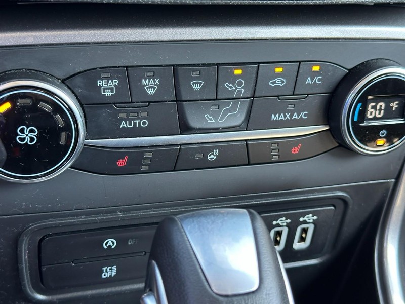 Ford EcoSport Vehicle Full-screen Gallery Image 23