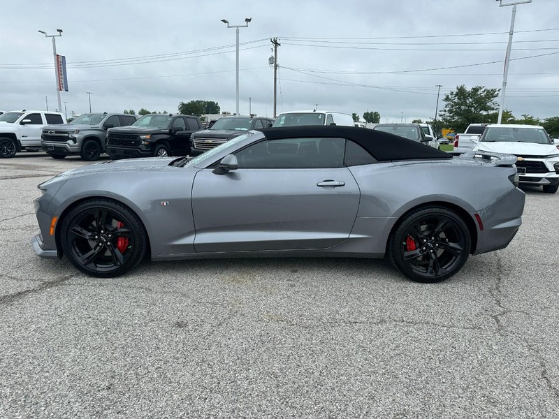 Chevrolet Camaro Vehicle Full-screen Gallery Image 2