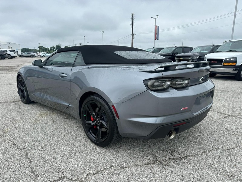 Chevrolet Camaro Vehicle Full-screen Gallery Image 3