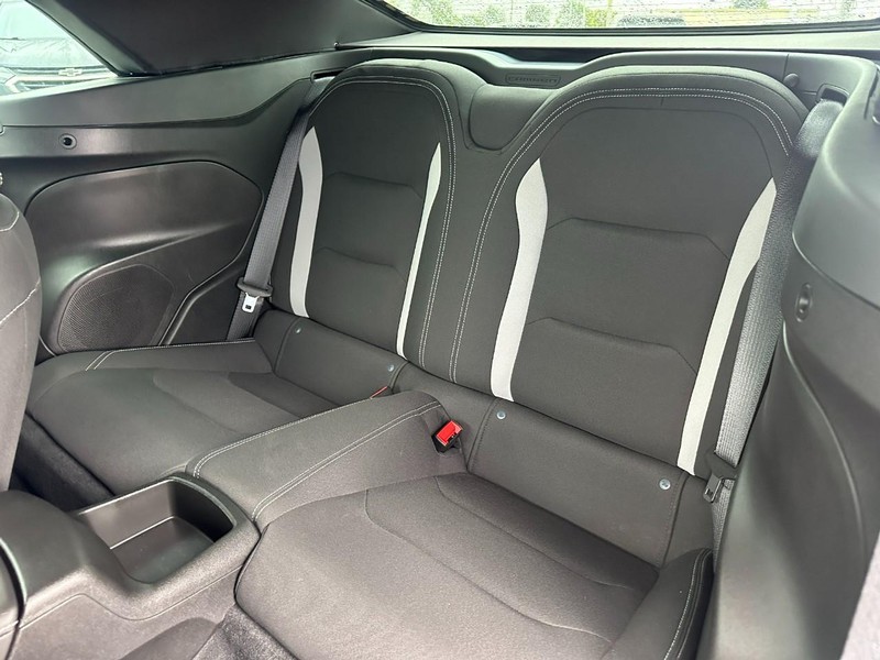 Chevrolet Camaro Vehicle Full-screen Gallery Image 9