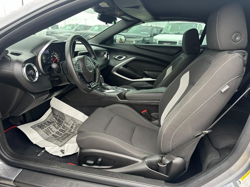 Chevrolet Camaro Vehicle Full-screen Gallery Image 10