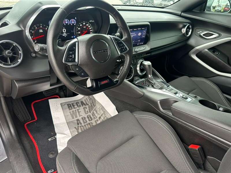 Chevrolet Camaro Vehicle Full-screen Gallery Image 11