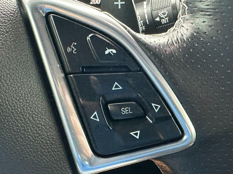 Chevrolet Camaro Vehicle Full-screen Gallery Image 15