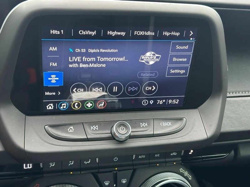 Chevrolet Camaro Vehicle Full-screen Gallery Image 17