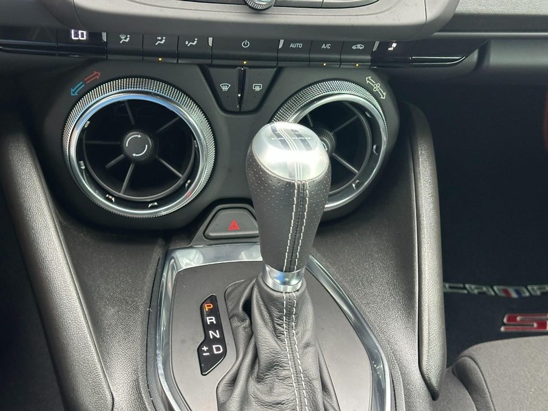 Chevrolet Camaro Vehicle Full-screen Gallery Image 18