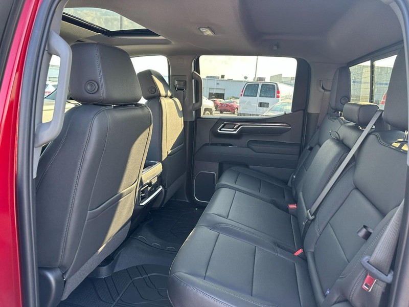 Chevrolet Silverado 1500 Vehicle Full-screen Gallery Image 4