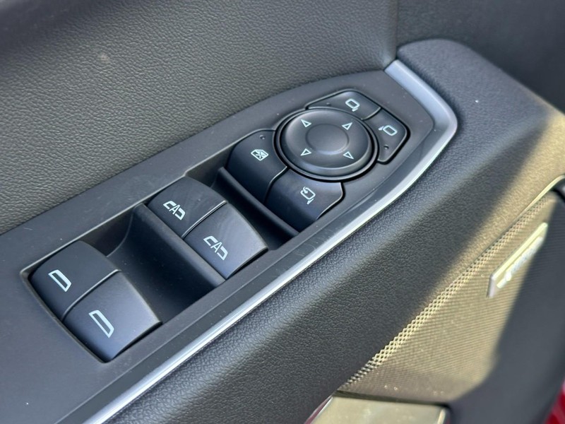 Chevrolet Silverado 1500 Vehicle Full-screen Gallery Image 9