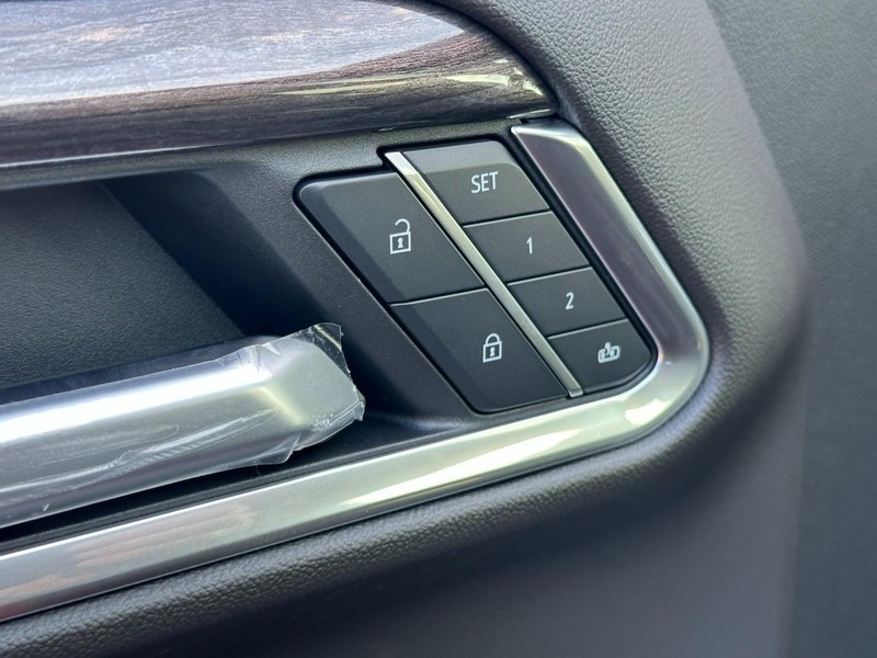 Chevrolet Silverado 1500 Vehicle Full-screen Gallery Image 10