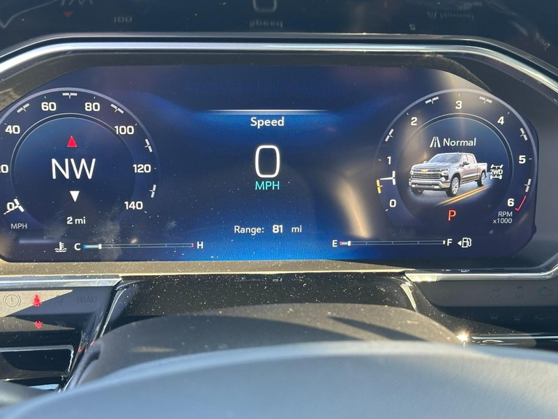 Chevrolet Silverado 1500 Vehicle Full-screen Gallery Image 14