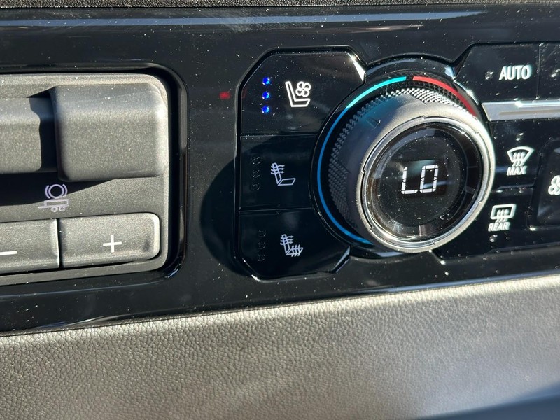 Chevrolet Silverado 1500 Vehicle Full-screen Gallery Image 15