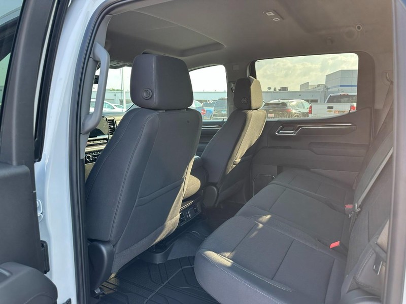 Chevrolet Silverado 1500 Vehicle Full-screen Gallery Image 4