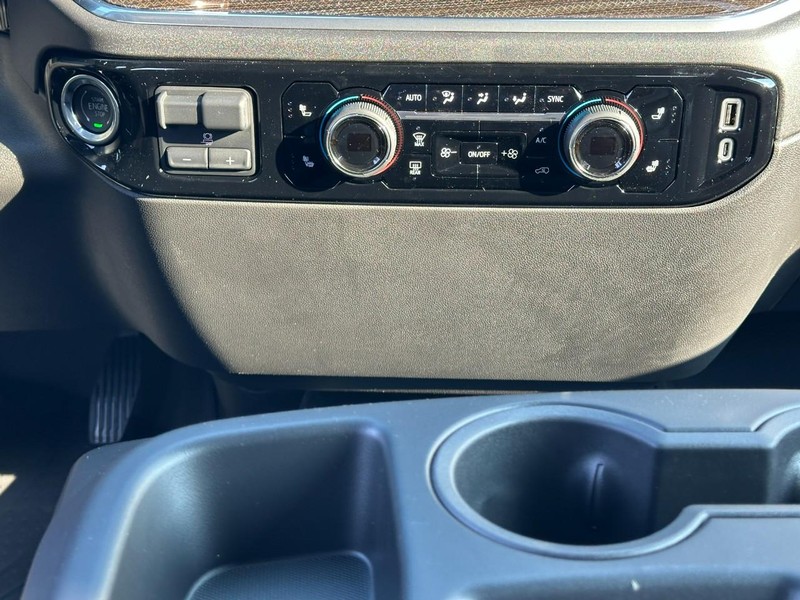 Chevrolet Silverado 1500 Vehicle Full-screen Gallery Image 7