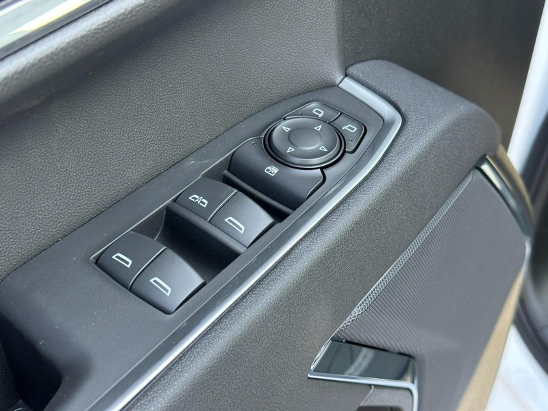 Chevrolet Silverado 1500 Vehicle Full-screen Gallery Image 8