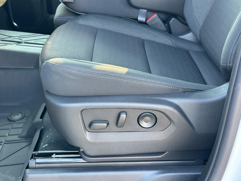 Chevrolet Silverado 1500 Vehicle Full-screen Gallery Image 9