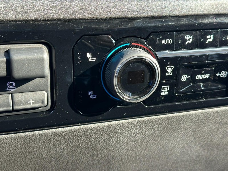 Chevrolet Silverado 1500 Vehicle Full-screen Gallery Image 13