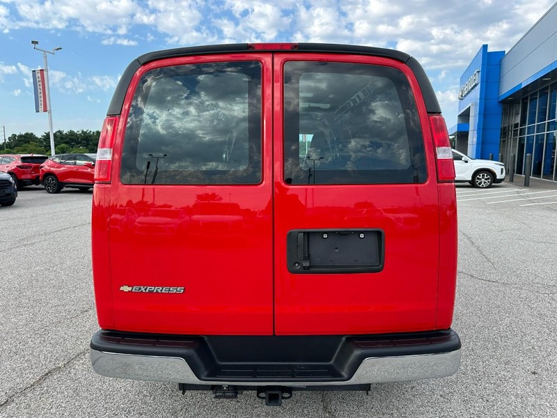 Chevrolet Express Cargo Van Vehicle Full-screen Gallery Image 4