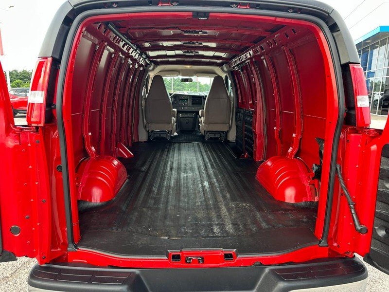 Chevrolet Express Cargo Van Vehicle Full-screen Gallery Image 5