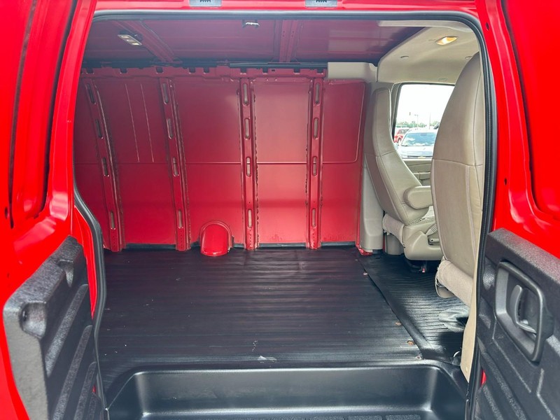 Chevrolet Express Cargo Van Vehicle Full-screen Gallery Image 8