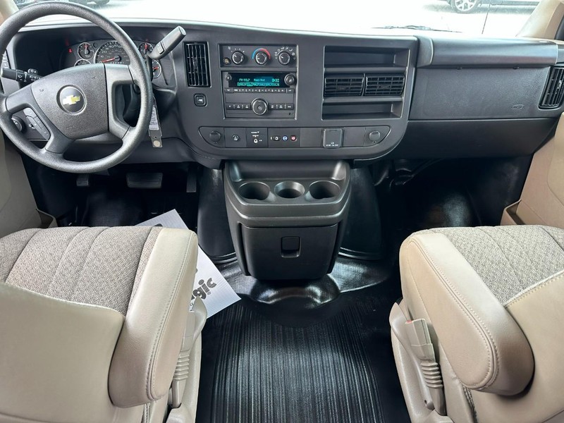 Chevrolet Express Cargo Van Vehicle Full-screen Gallery Image 11