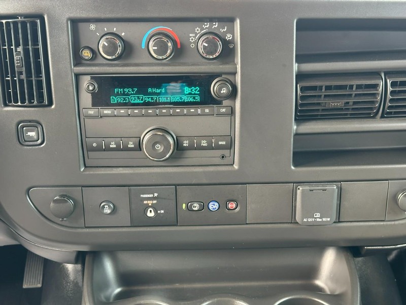 Chevrolet Express Cargo Van Vehicle Full-screen Gallery Image 13