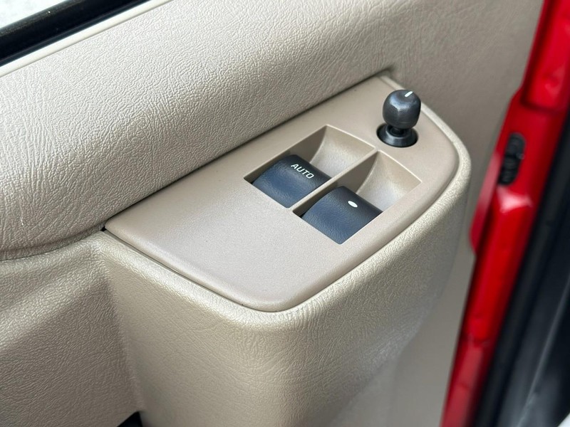 Chevrolet Express Cargo Van Vehicle Full-screen Gallery Image 16