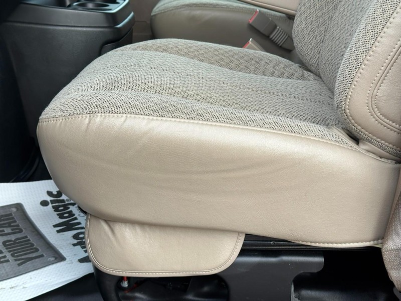 Chevrolet Express Cargo Van Vehicle Full-screen Gallery Image 17