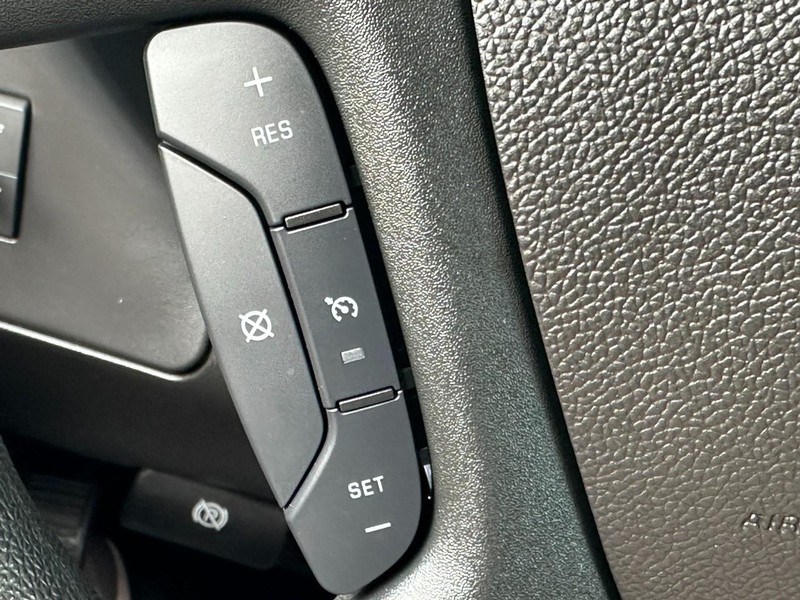 Chevrolet Express Cargo Van Vehicle Full-screen Gallery Image 18