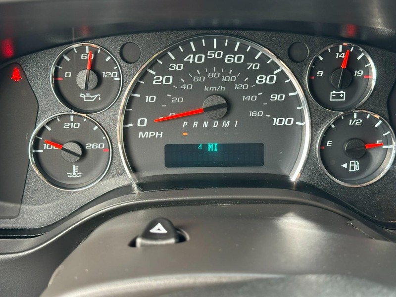 Chevrolet Express Cargo Van Vehicle Full-screen Gallery Image 19