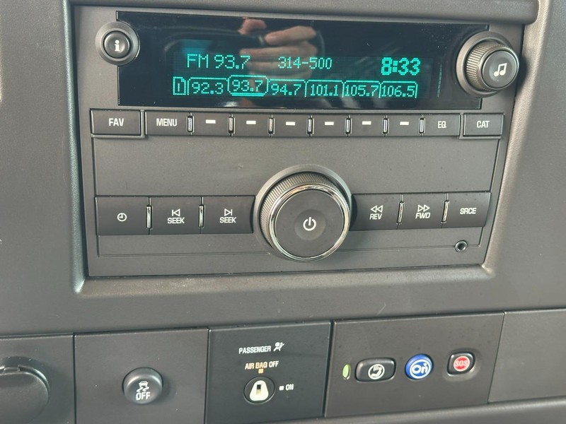 Chevrolet Express Cargo Van Vehicle Full-screen Gallery Image 20