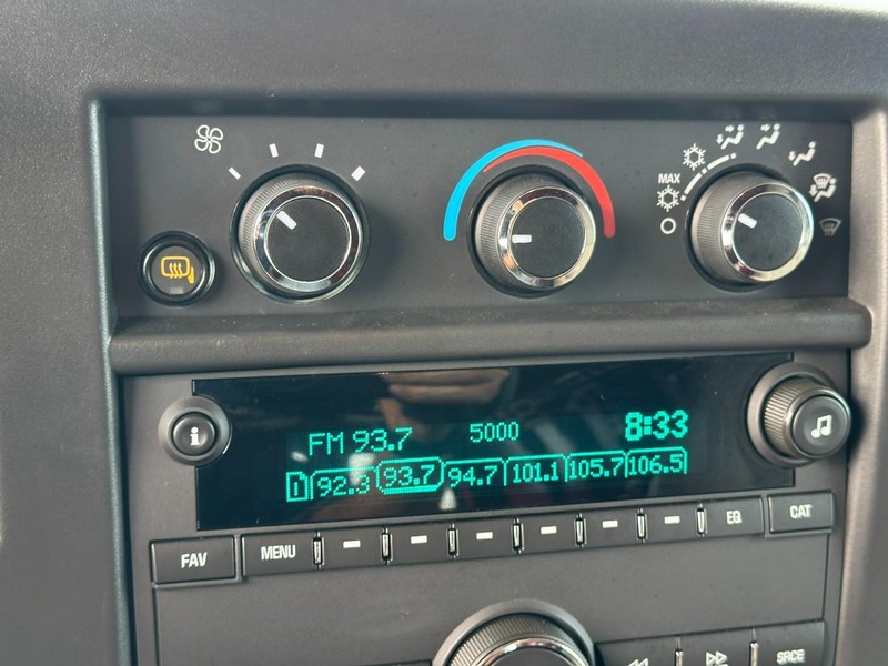 Chevrolet Express Cargo Van Vehicle Full-screen Gallery Image 21