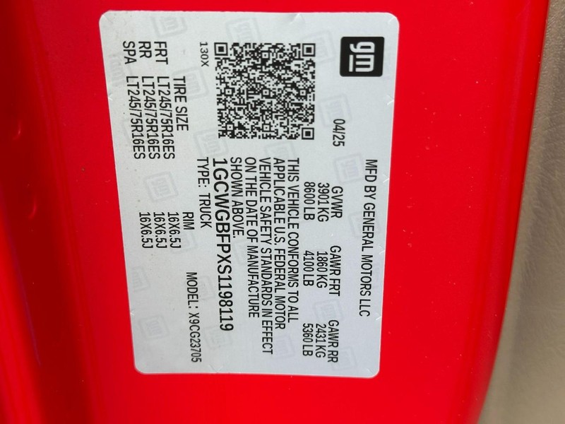 Chevrolet Express Cargo Van Vehicle Full-screen Gallery Image 23