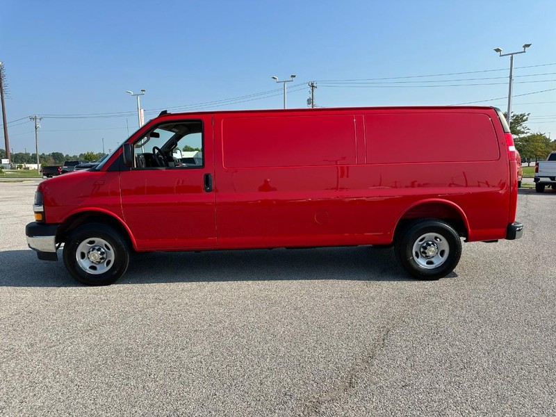 Chevrolet Express Cargo Van Vehicle Full-screen Gallery Image 2