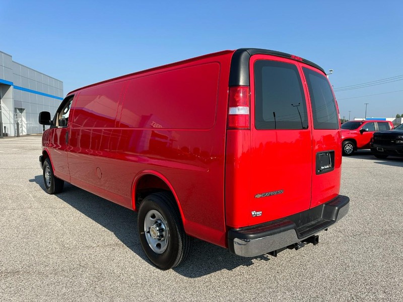 Chevrolet Express Cargo Van Vehicle Full-screen Gallery Image 3