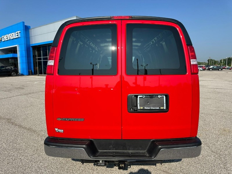 Chevrolet Express Cargo Van Vehicle Full-screen Gallery Image 4