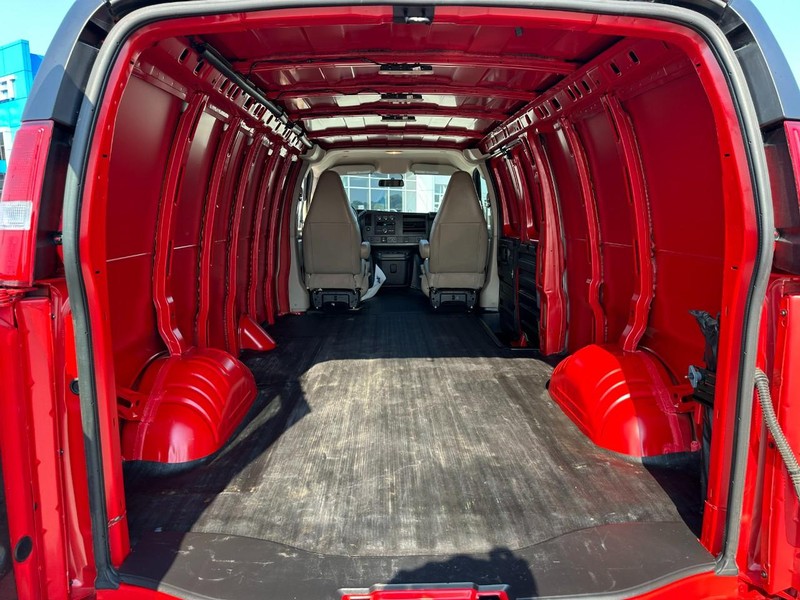 Chevrolet Express Cargo Van Vehicle Full-screen Gallery Image 5