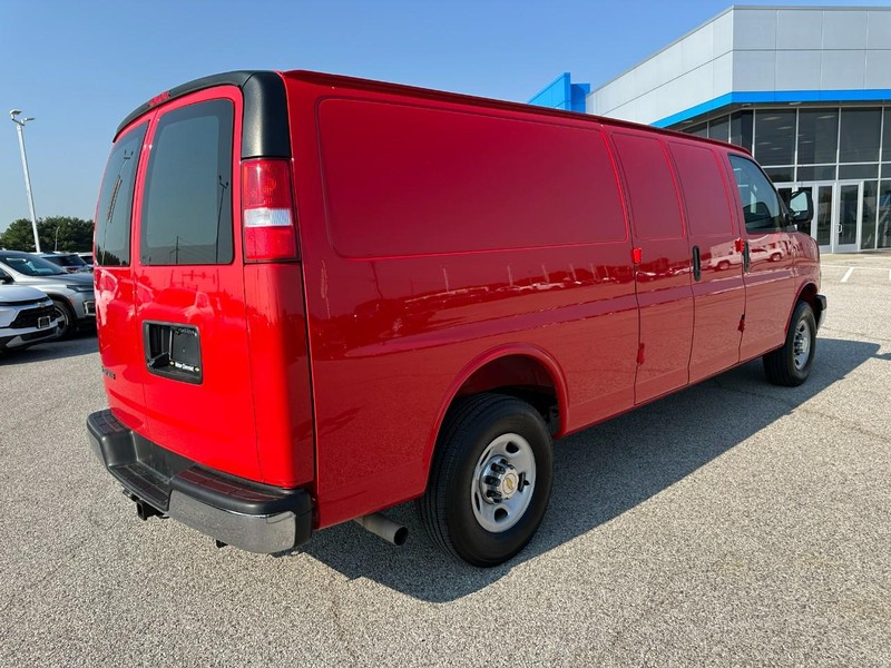 Chevrolet Express Cargo Van Vehicle Full-screen Gallery Image 6