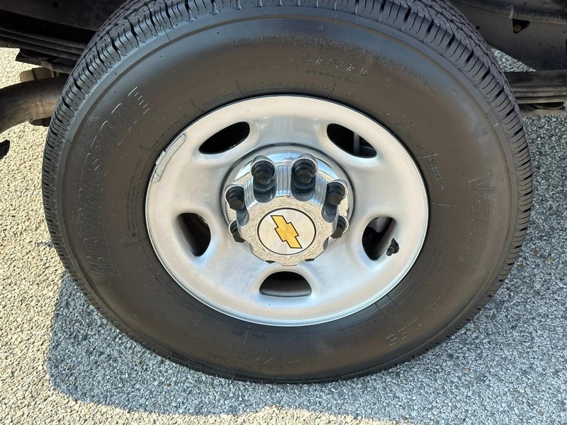 Chevrolet Express Cargo Van Vehicle Full-screen Gallery Image 7