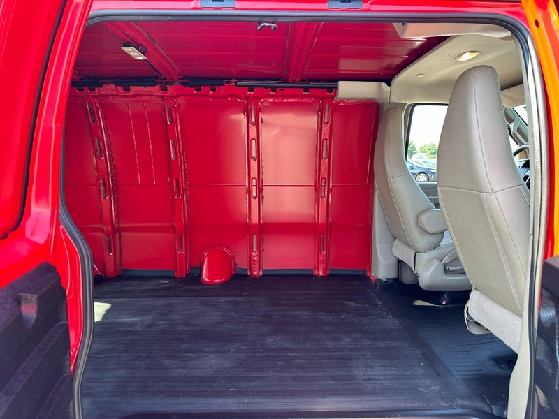 Chevrolet Express Cargo Van Vehicle Full-screen Gallery Image 10