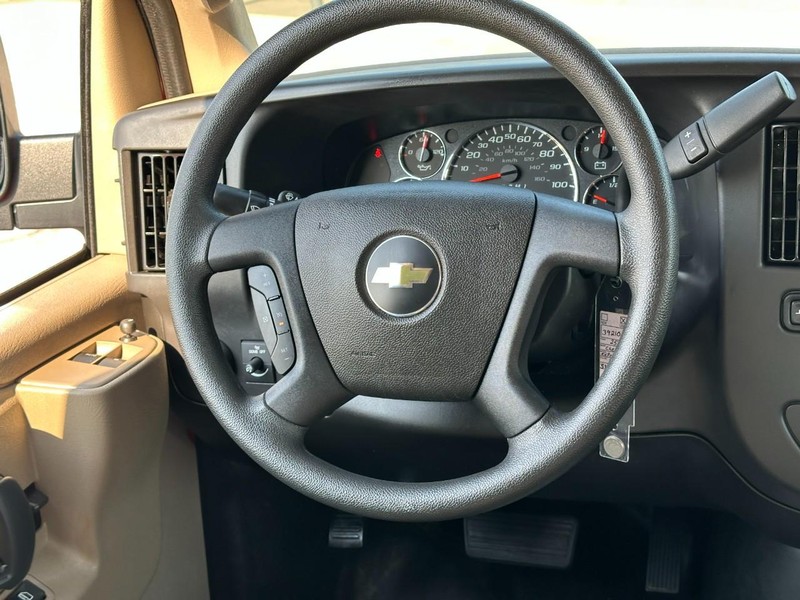 Chevrolet Express Cargo Van Vehicle Full-screen Gallery Image 12