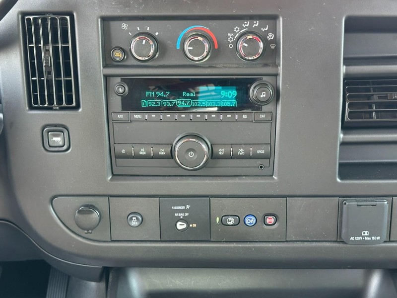 Chevrolet Express Cargo Van Vehicle Full-screen Gallery Image 13