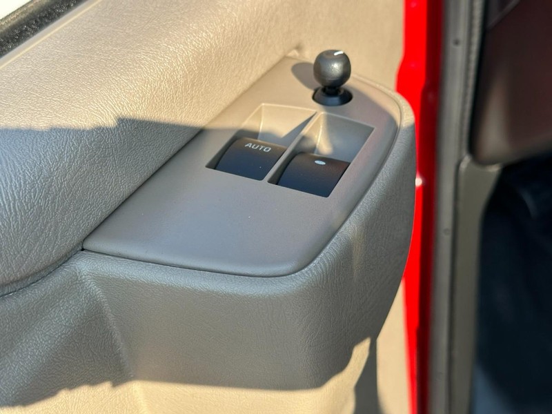 Chevrolet Express Cargo Van Vehicle Full-screen Gallery Image 15